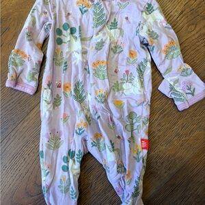 Premie magnetic me Lavender Floral One-Piece Sleeper